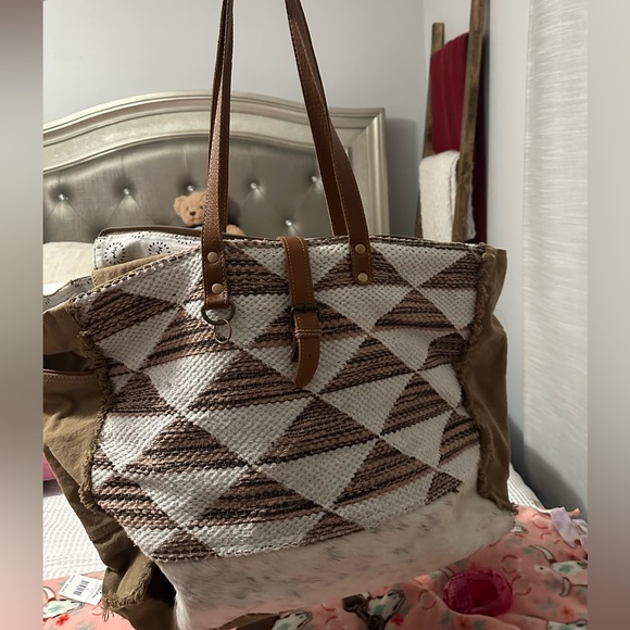 SEE ALL PHOTOS FOR ALL DETAILS - Picture 2 of 13